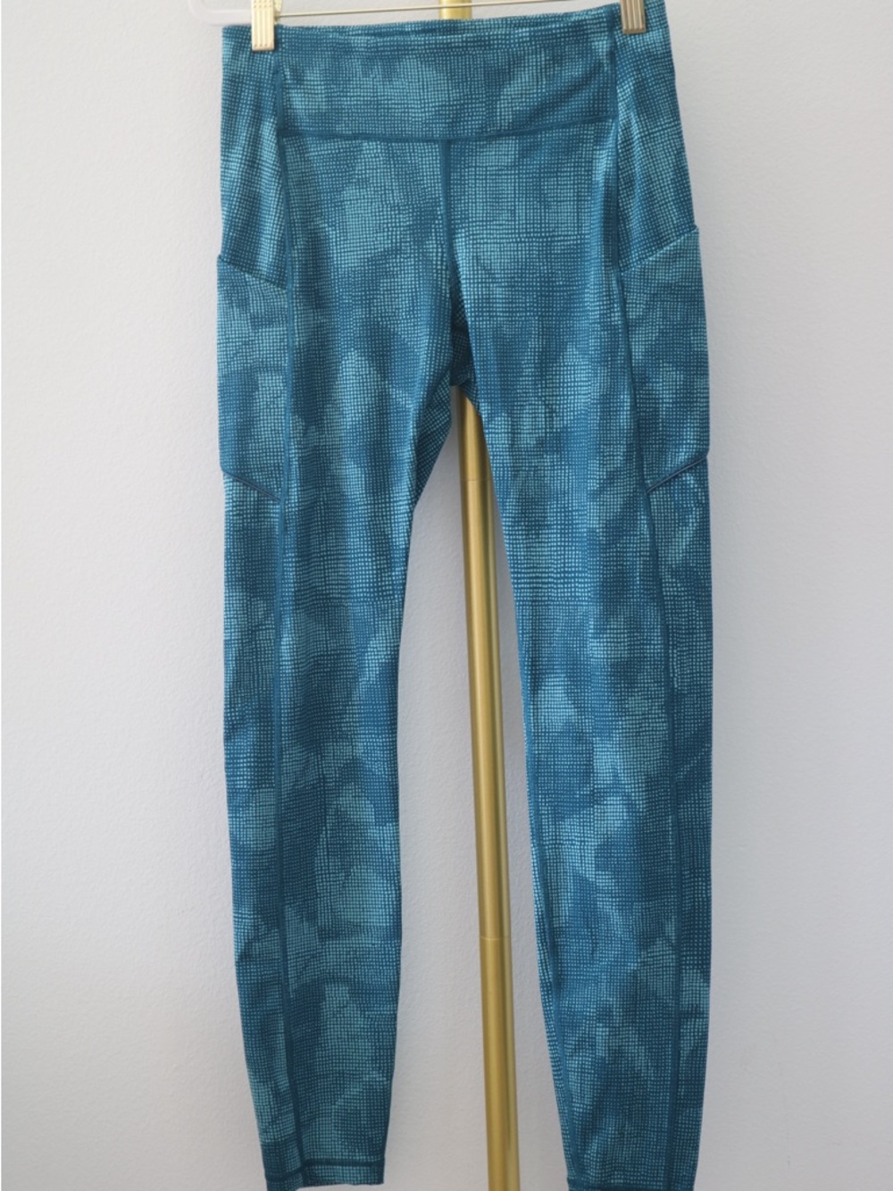 lululemon athletica teal and aqua patterned leggings
